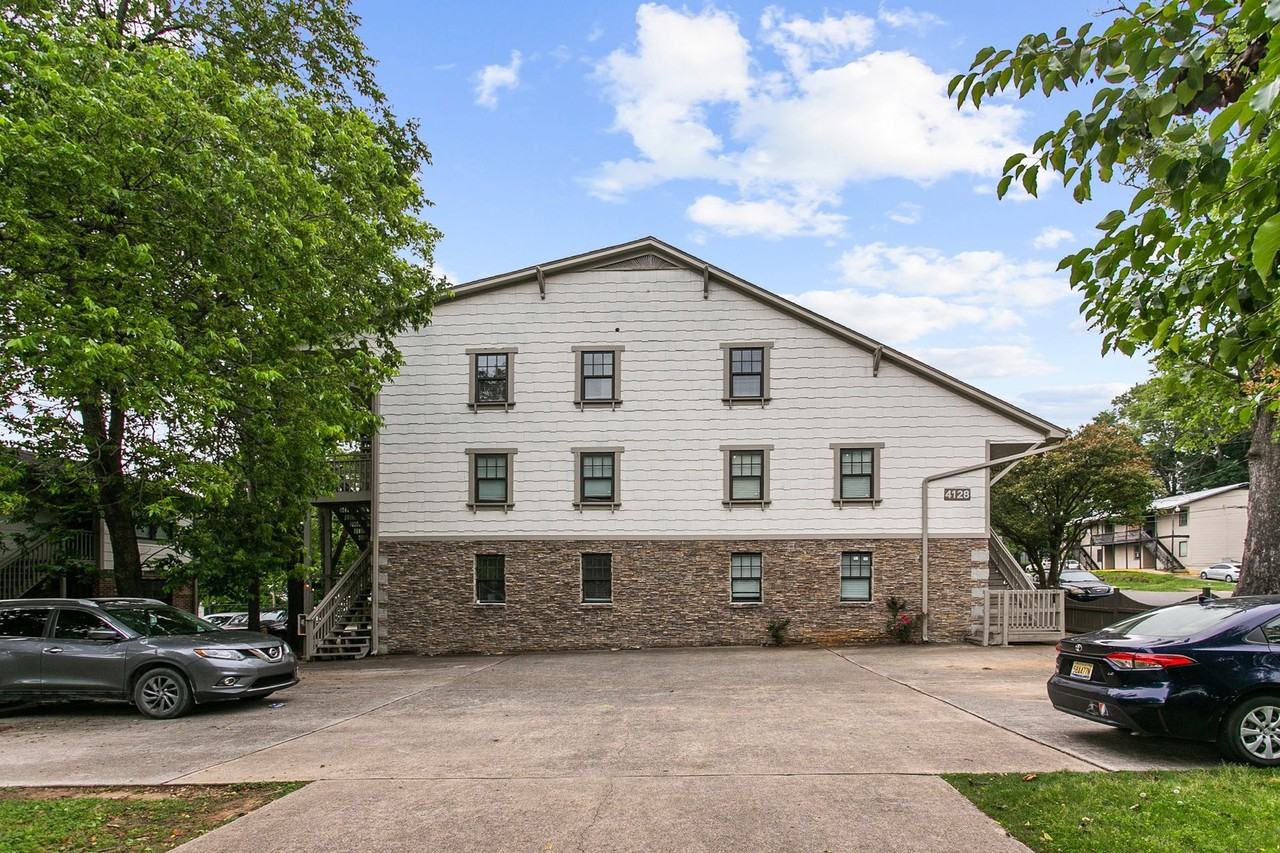 Spring Street Flats - Photo 4 of 5