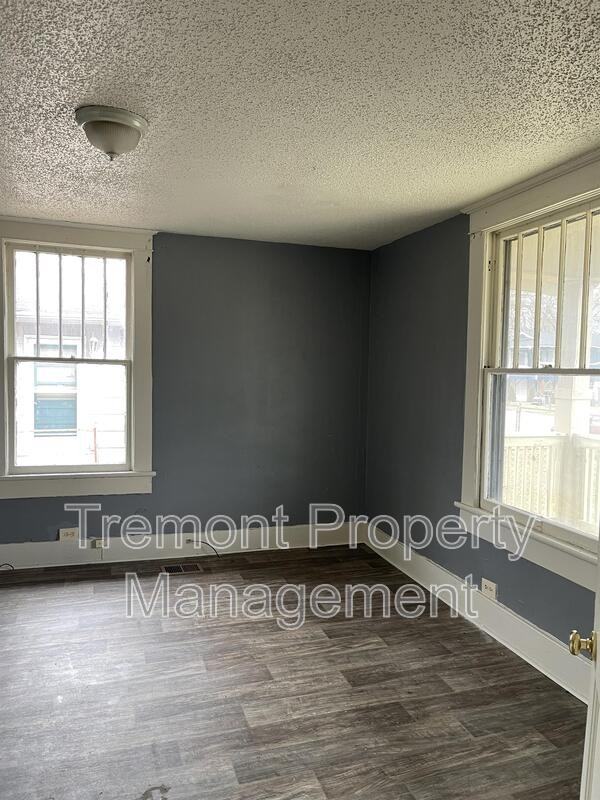 1218 E 35th St - Photo 3 of 18