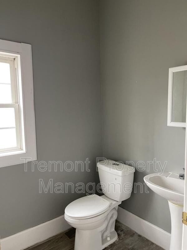 1218 E 35th St - Photo 5 of 18