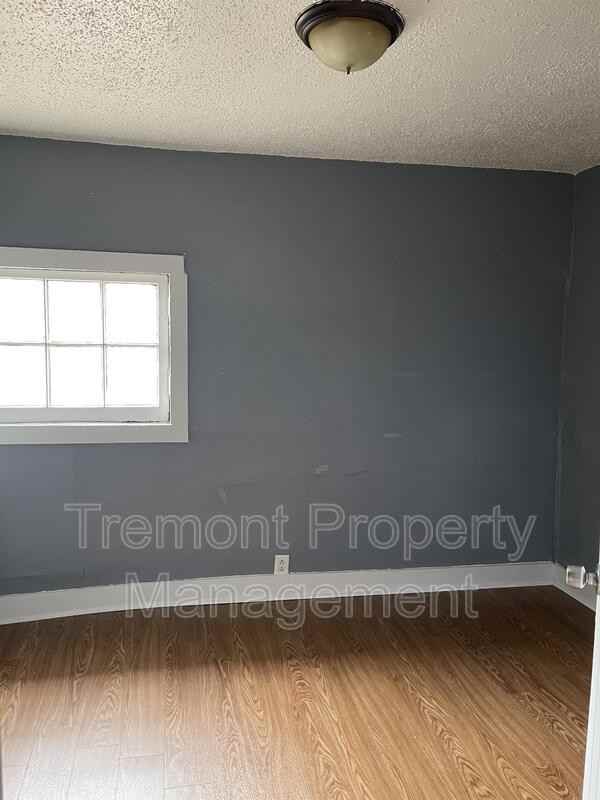 1218 E 35th St - Photo 7 of 18