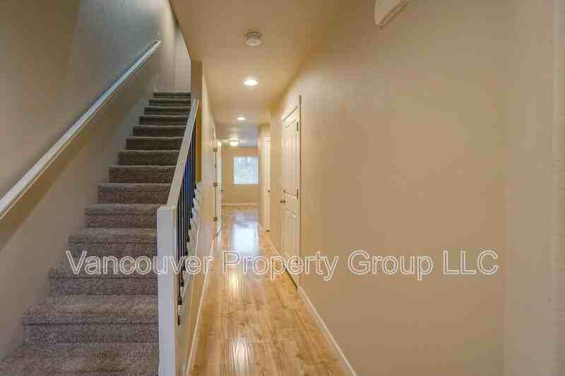 7428 Ne 62nd St - Photo 3 of 29