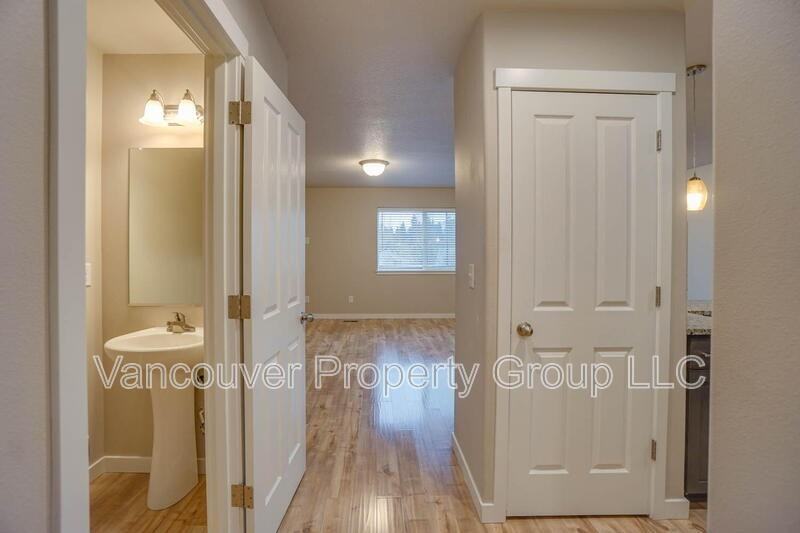 7428 Ne 62nd St - Photo 4 of 29