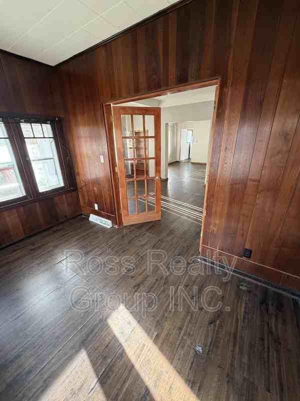 413 Sandusky St - Photo 2 of 7