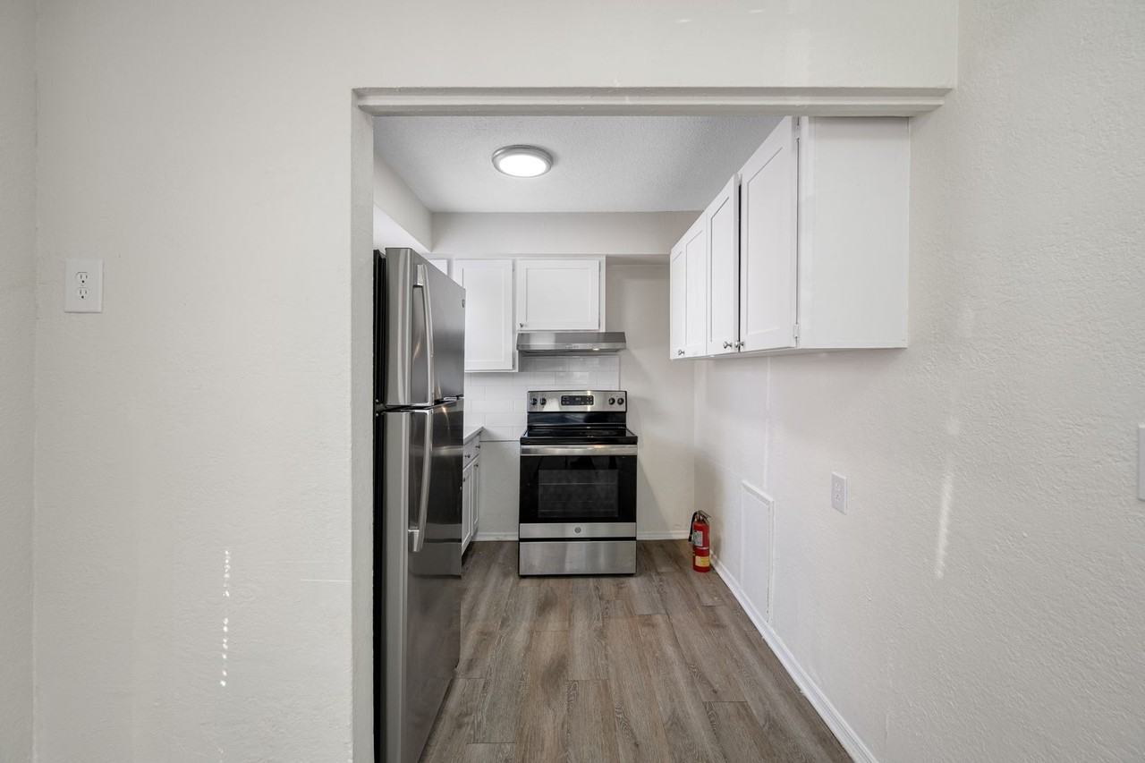 Kenwood Villas - Photo 7 of 48