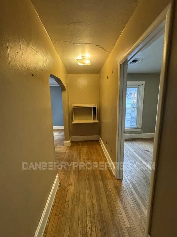 915 N Main St - Photo 2 of 10