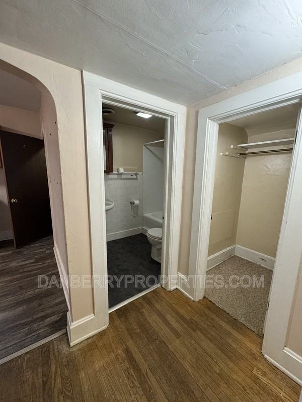 915 N Main St - Photo 7 of 10