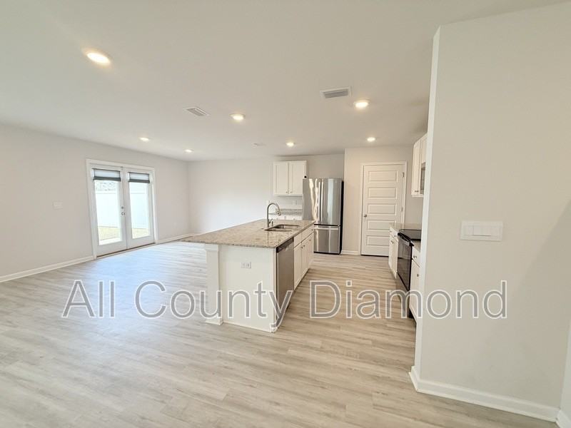 6599 Atkins Rd - Photo 4 of 46