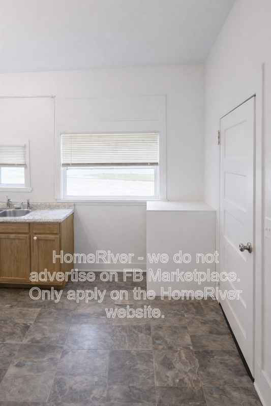 1021 Daniel St - Photo 3 of 12