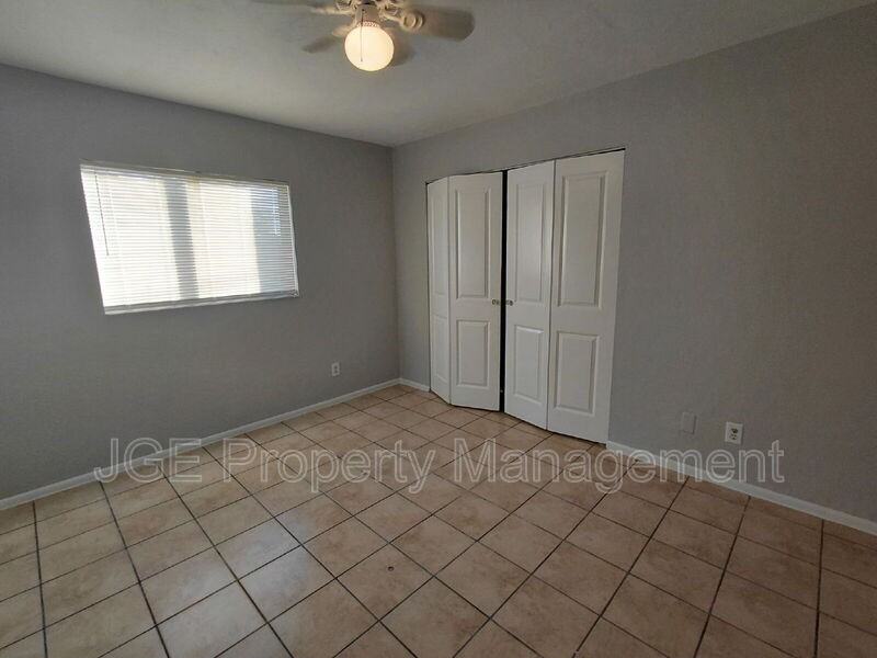 724 Northeastterrace - Photo 4 of 7