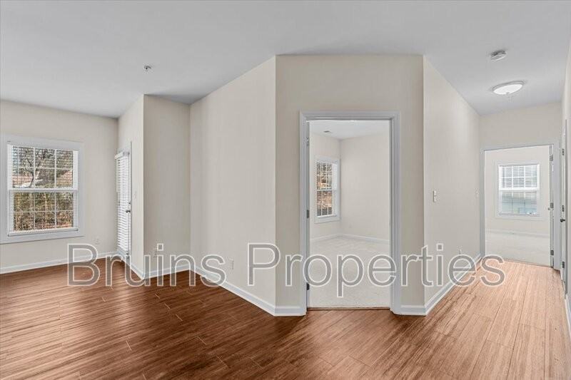 2606 Pennoak Way - Photo 4 of 16