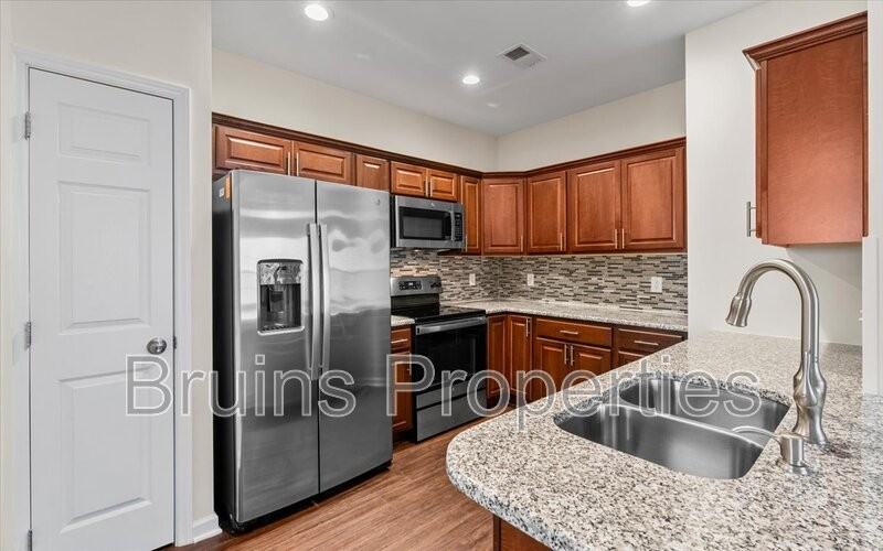 2606 Pennoak Way - Photo 6 of 16