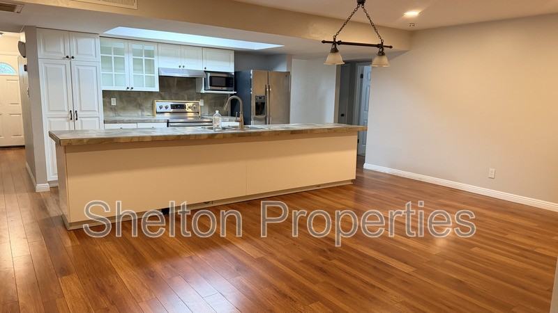 523 E Malibu Dr - Photo 2 of 26