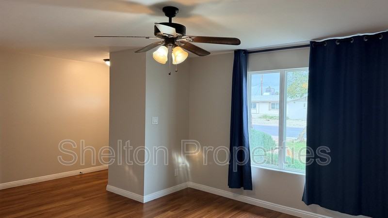 523 E Malibu Dr - Photo 3 of 26