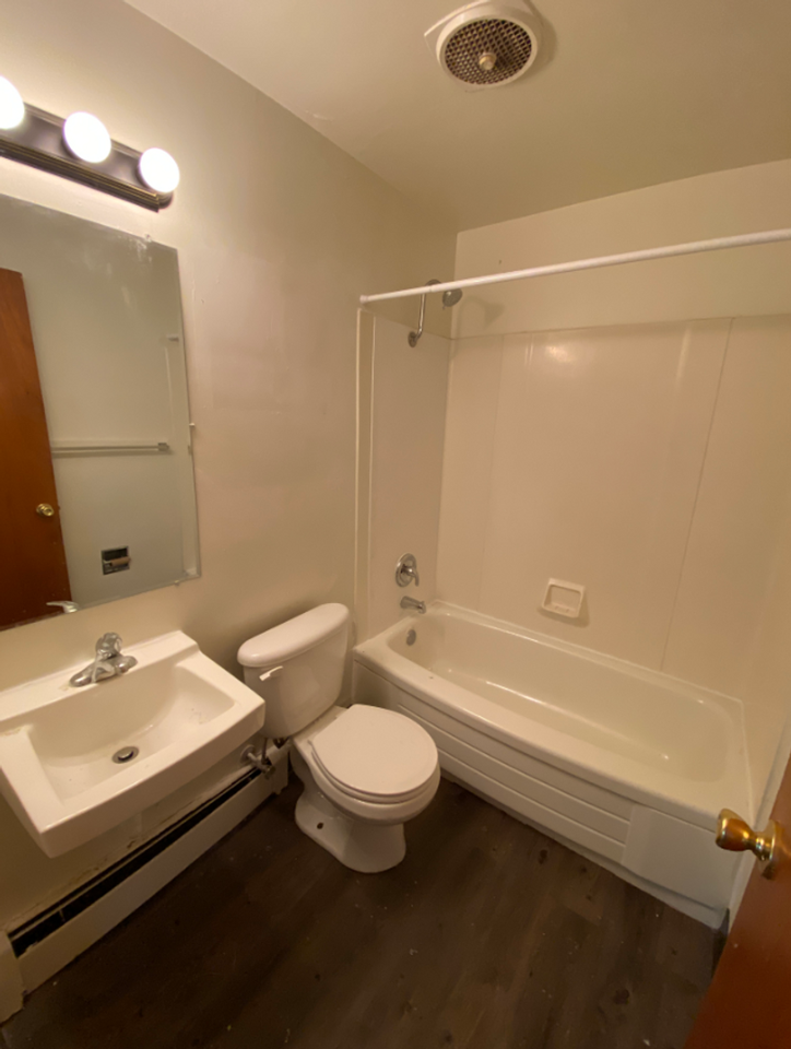 College Manor - Photo 2 of 6