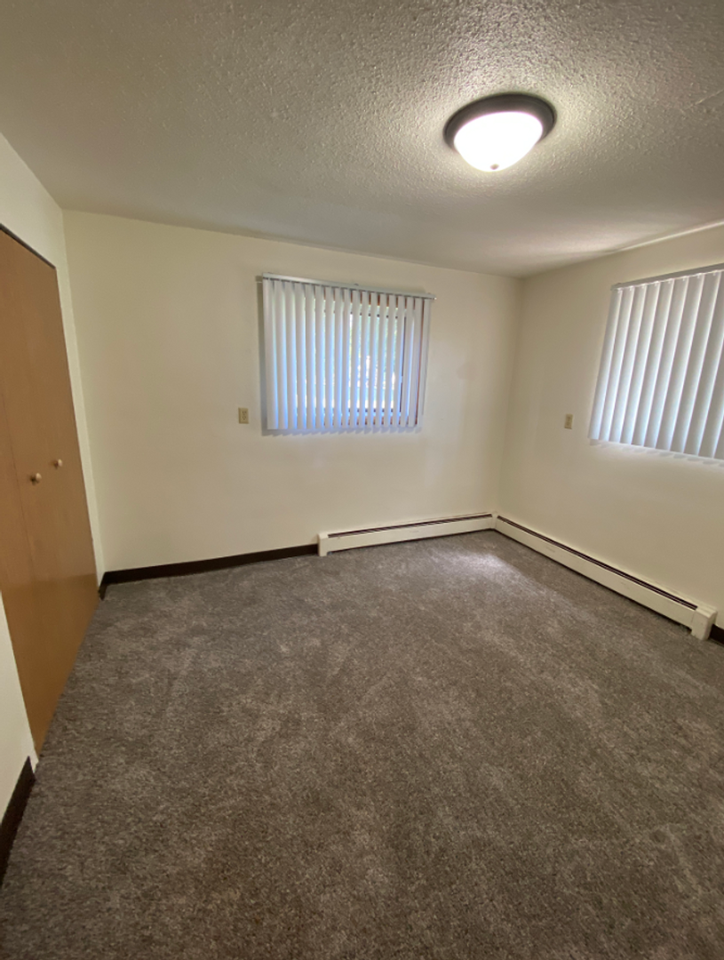 College Manor - Photo 3 of 6