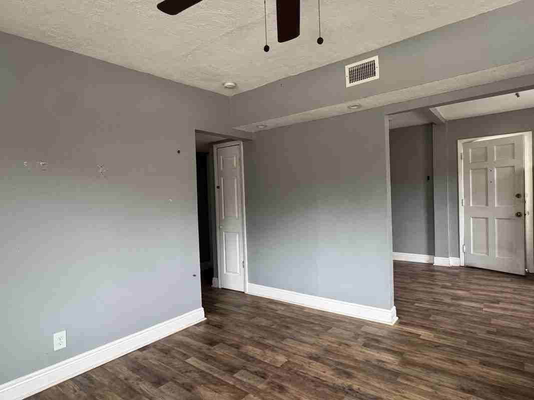 1943 W 20th St - Photo 4 of 6