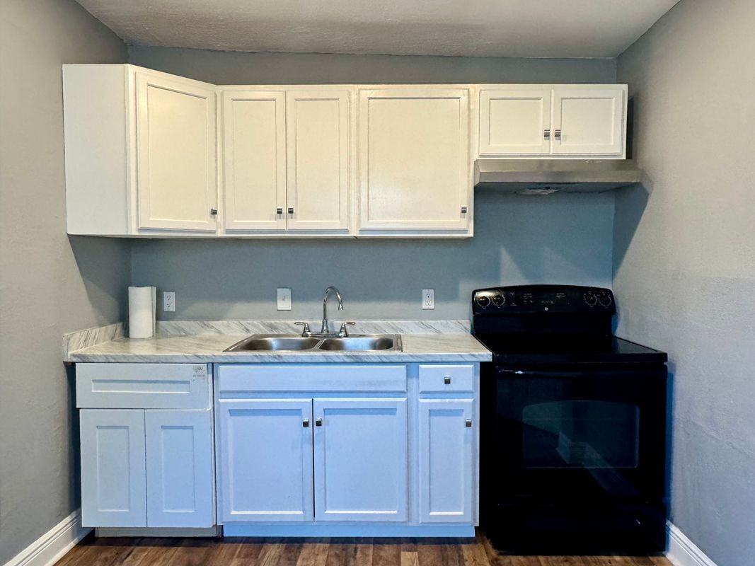 1943 W 20th St - Photo 5 of 6