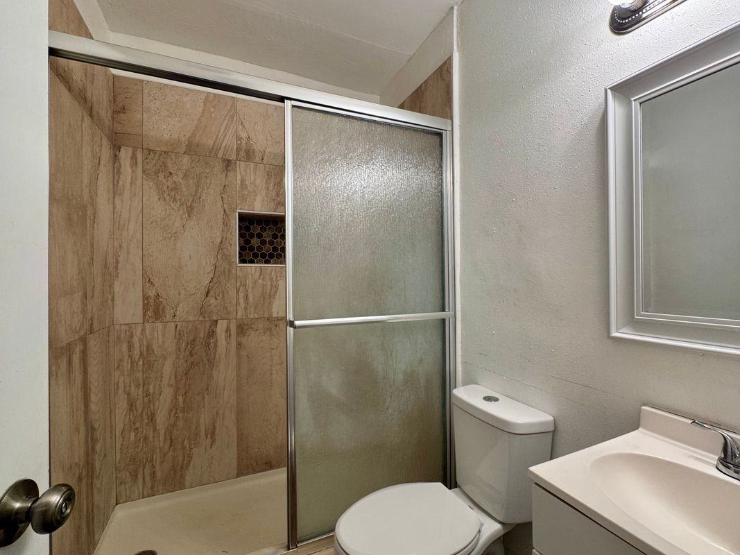 1943 W 20th St - Photo 6 of 6