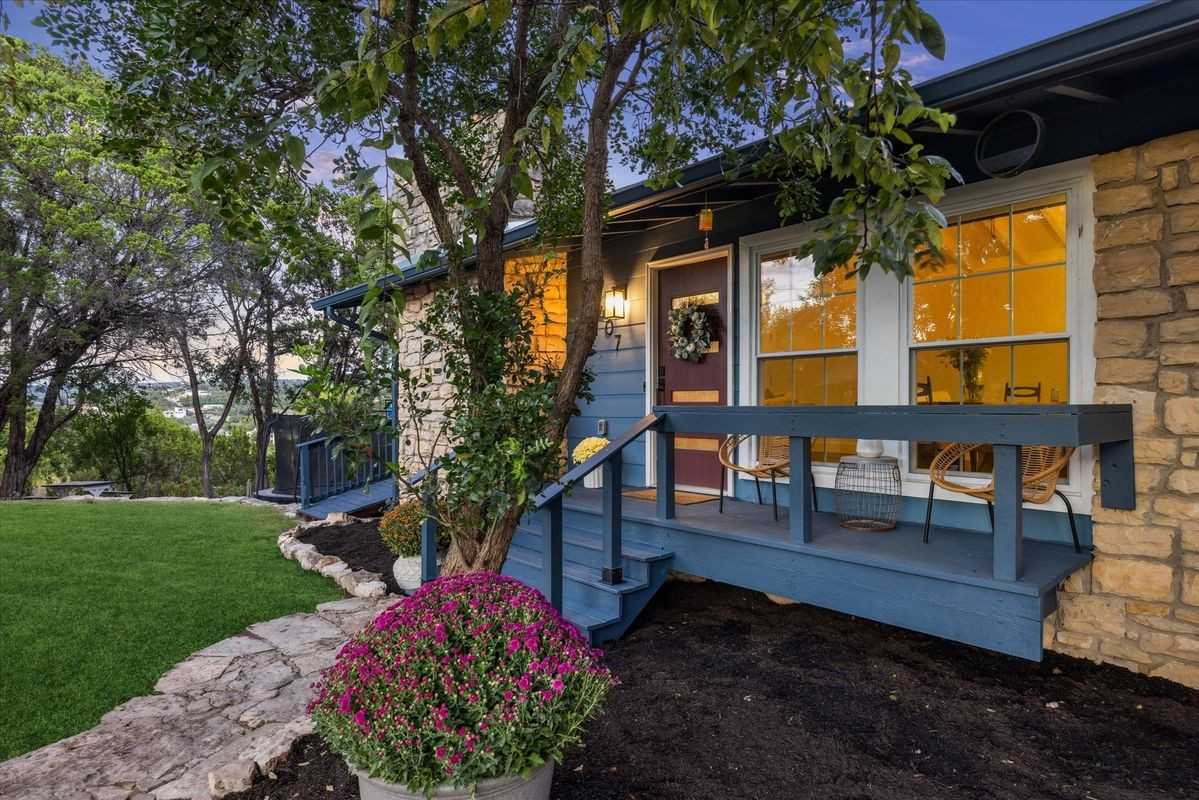 6407 Lynn Ln - Photo 2 of 32