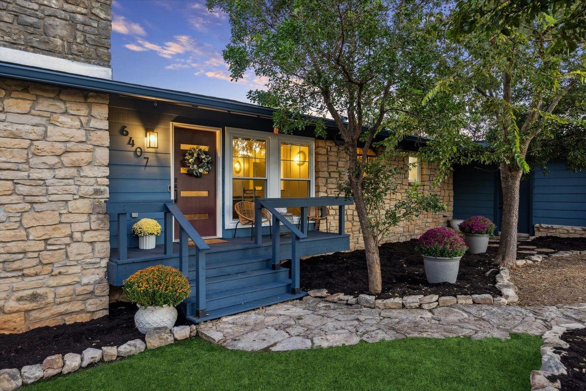 6407 Lynn Ln - Photo 3 of 32