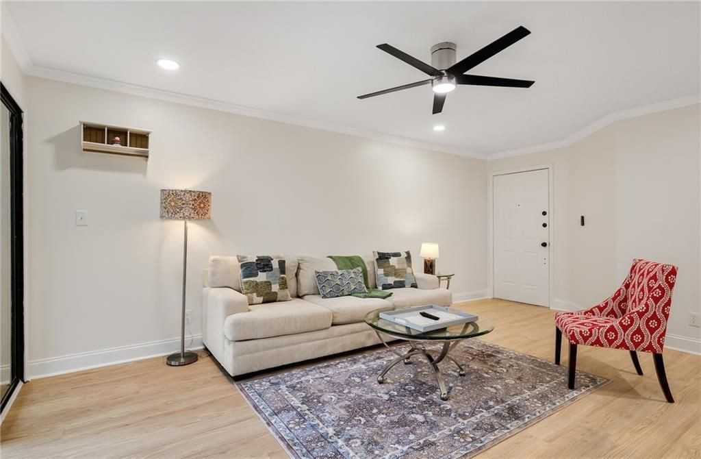 1105 Garden Ct - Photo 3 of 30