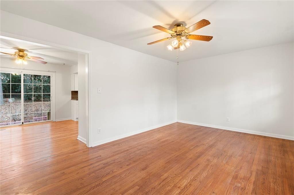 2630 Warwick Cir Ne - Photo 4 of 14