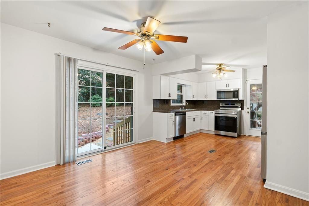 2630 Warwick Cir Ne - Photo 5 of 14