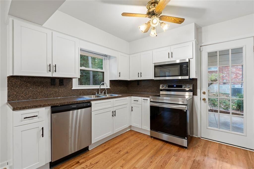 2630 Warwick Cir Ne - Photo 7 of 14