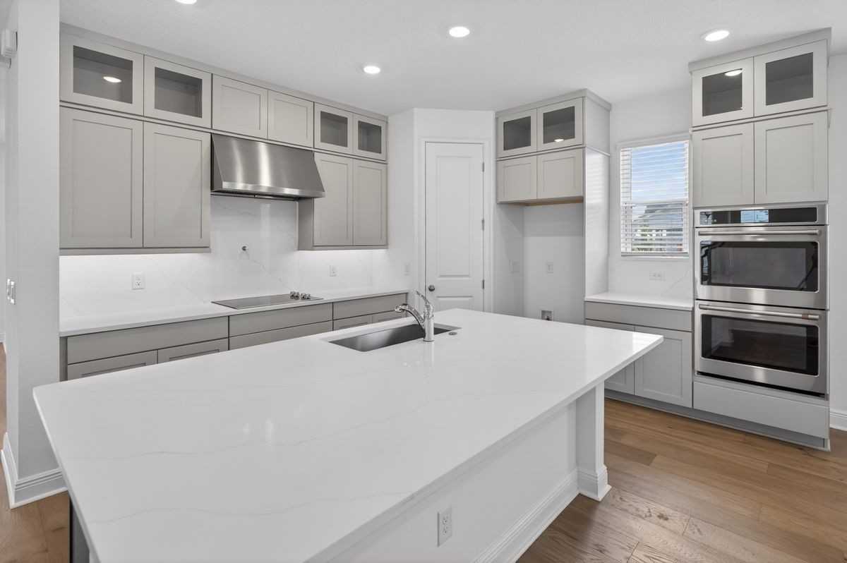 2926 Sailhouse Dr - Photo 3 of 32