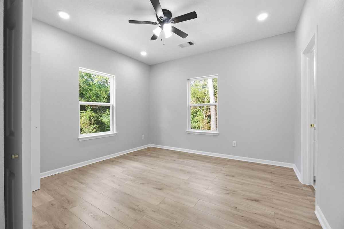 1915 Ross Ave - Photo 6 of 13