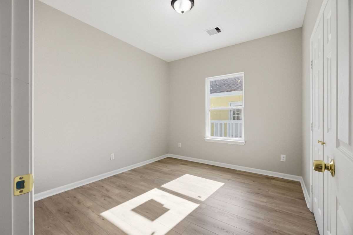 1915 Ross Ave - Photo 7 of 13