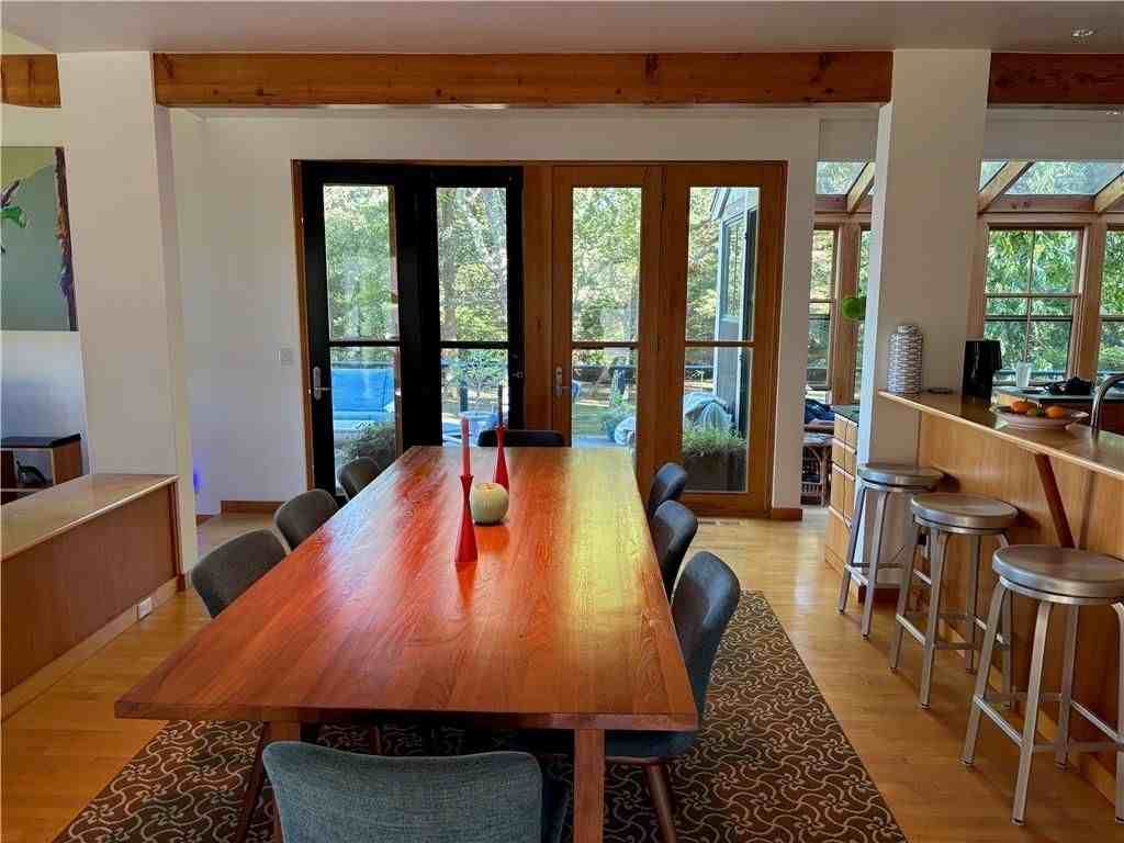 192 Racquet Rd - Photo 3 of 10