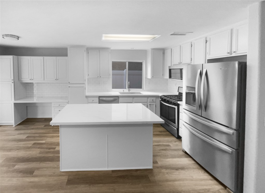 758 Hillview St - Photo 2 of 19