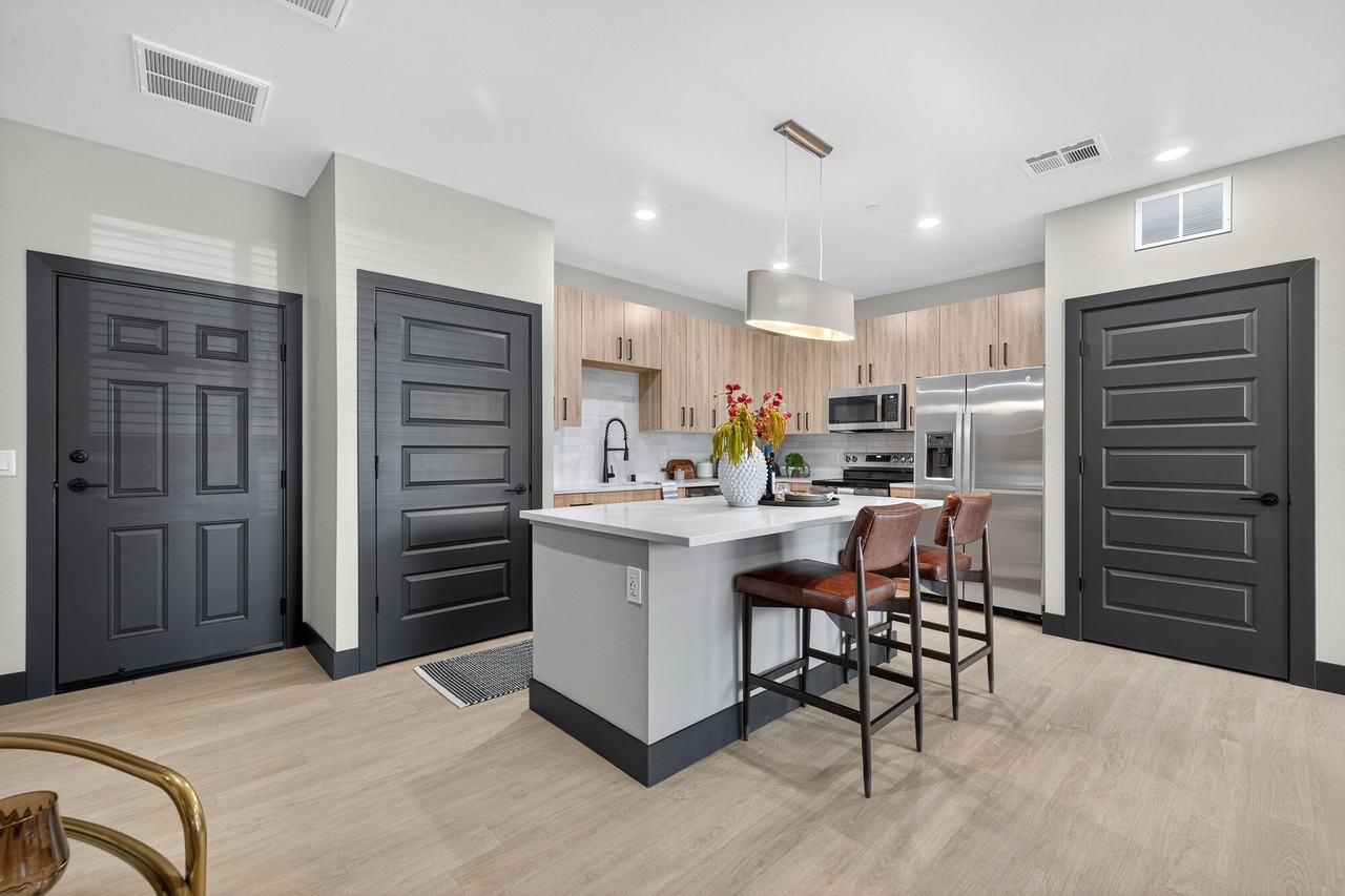 Elysium - Photo 7 of 29