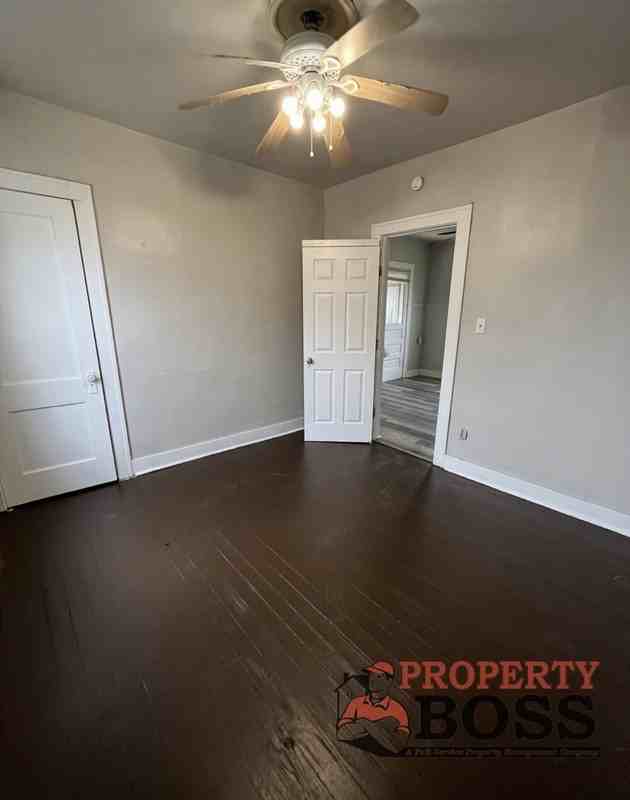 519 W Columbus Dr - Photo 2 of 12