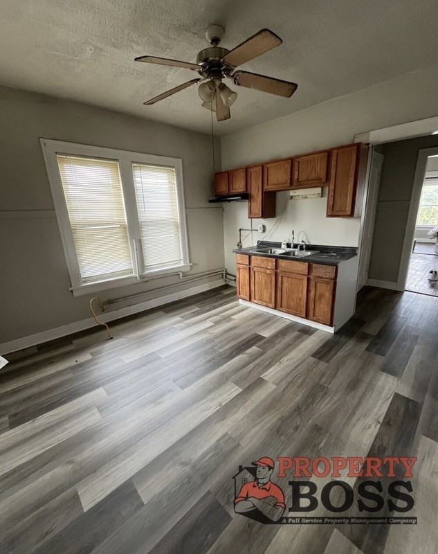 519 W Columbus Dr - Photo 4 of 12