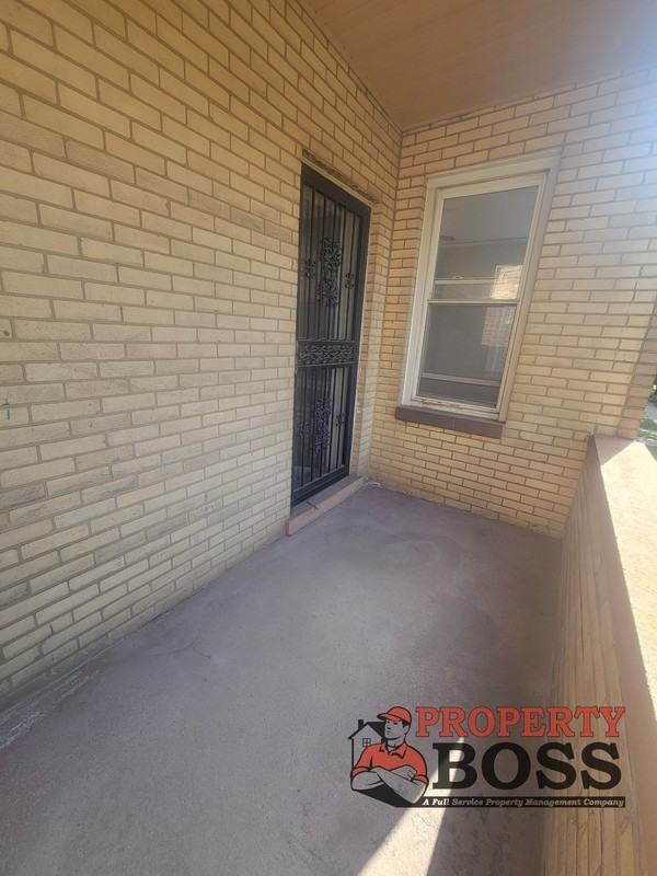 1325 Marshall St - Photo 2 of 7