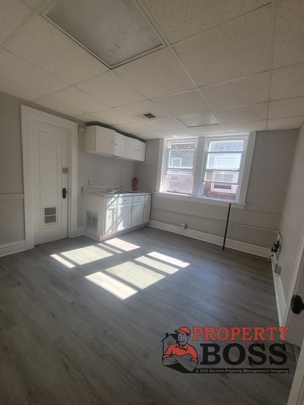 1325 Marshall St - Photo 4 of 7