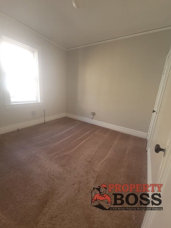 1325 Marshall St - Photo 5 of 7