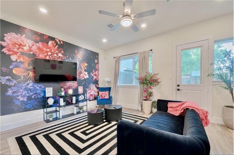 2909 Nagle St - Photo 3 of 17