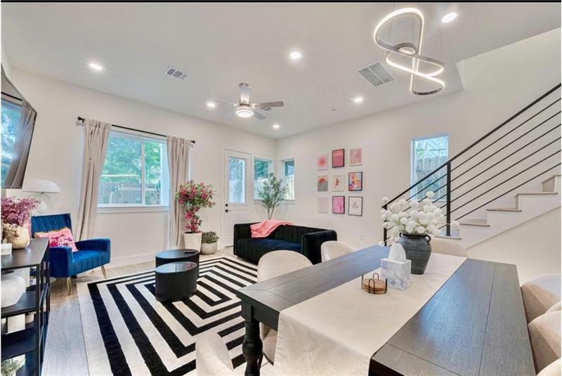 2909 Nagle St - Photo 6 of 17