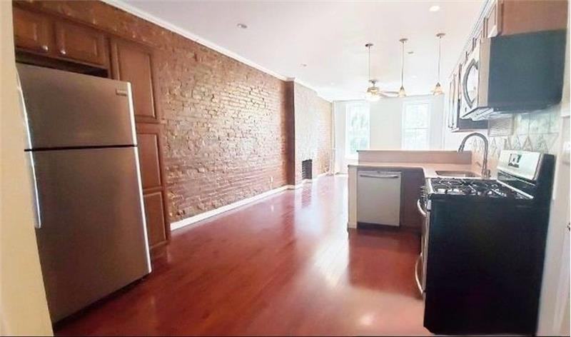 606 Vanderbilt Ave #2 - Photo 3 of 8