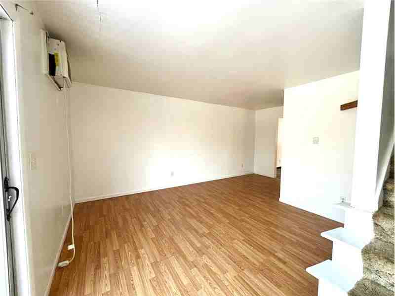 401 Dresden Ave #4 - Photo 3 of 8