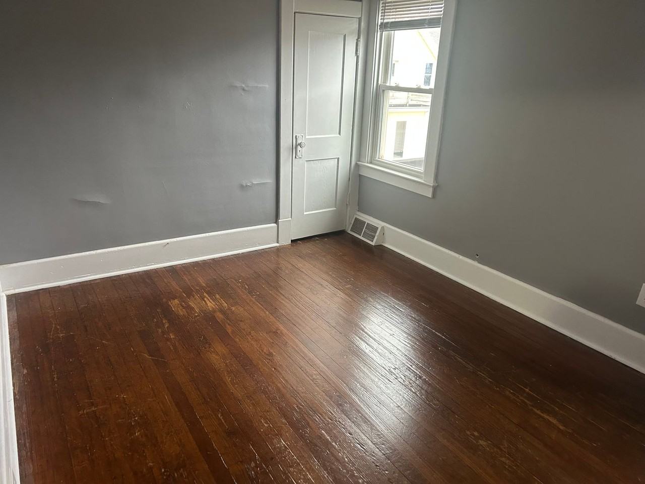 3720 Hazelhurst Ave - Photo 2 of 17