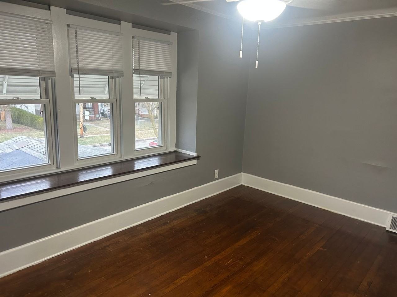 3720 Hazelhurst Ave - Photo 4 of 17