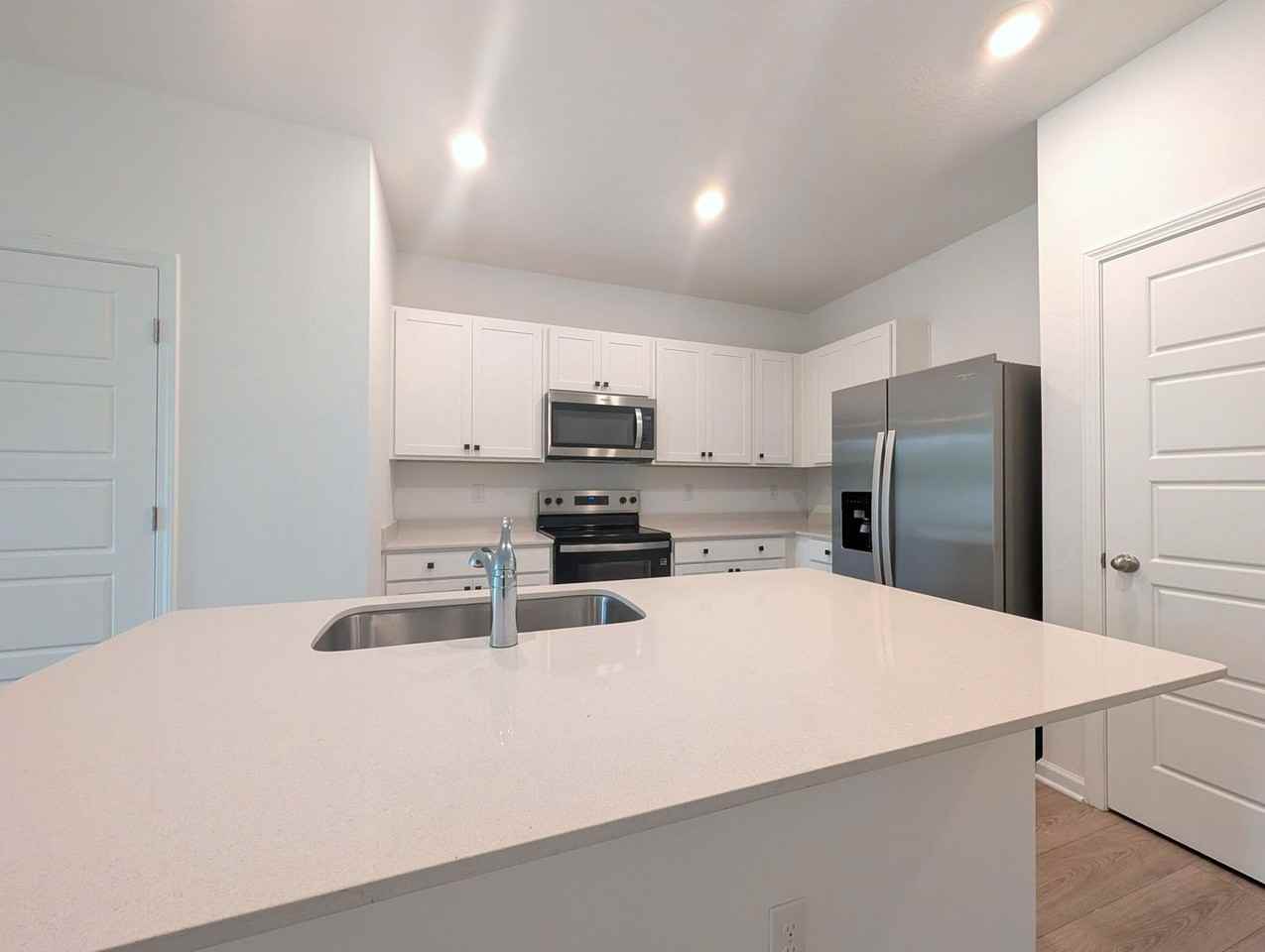 5910 Ortega Lake Dr - Photo 3 of 18