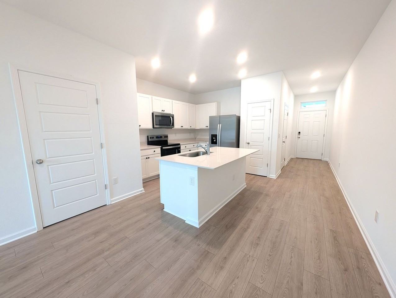 5910 Ortega Lake Dr - Photo 4 of 18