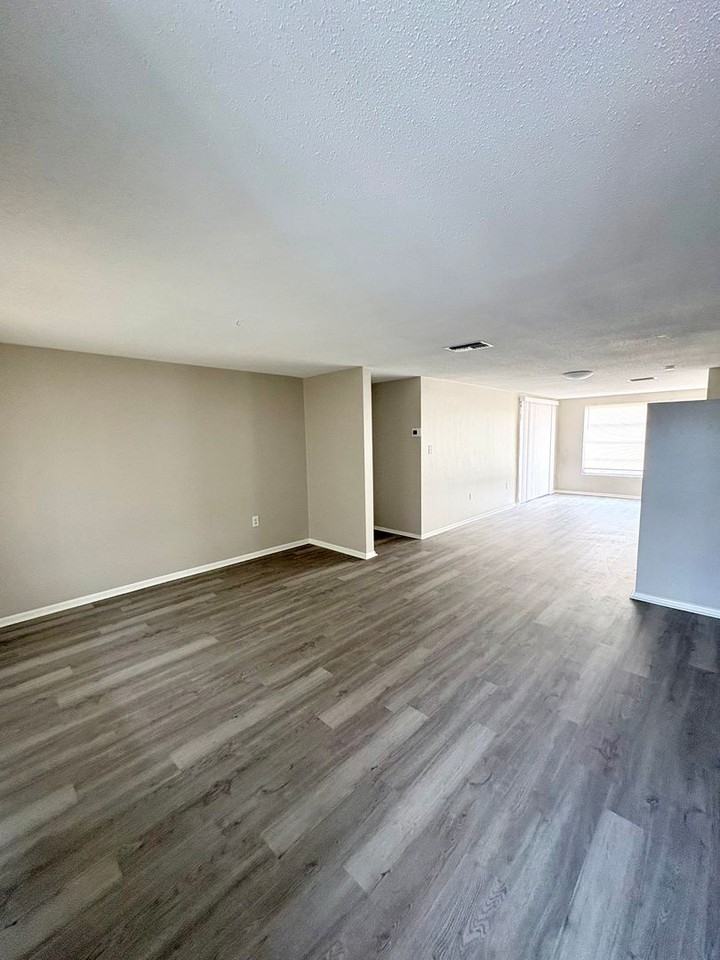 7936 Pineapple Ln - Photo 3 of 10