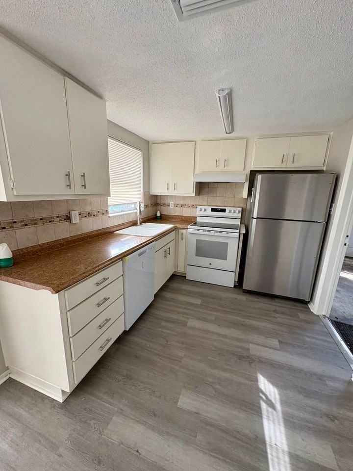 7936 Pineapple Ln - Photo 4 of 10