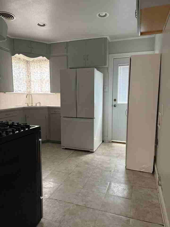 3330 12th St - Photo 2 of 14